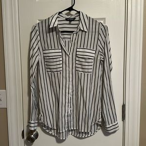 Women’s express button up shirt. Size XS. Sleeves can roll up or be straight.